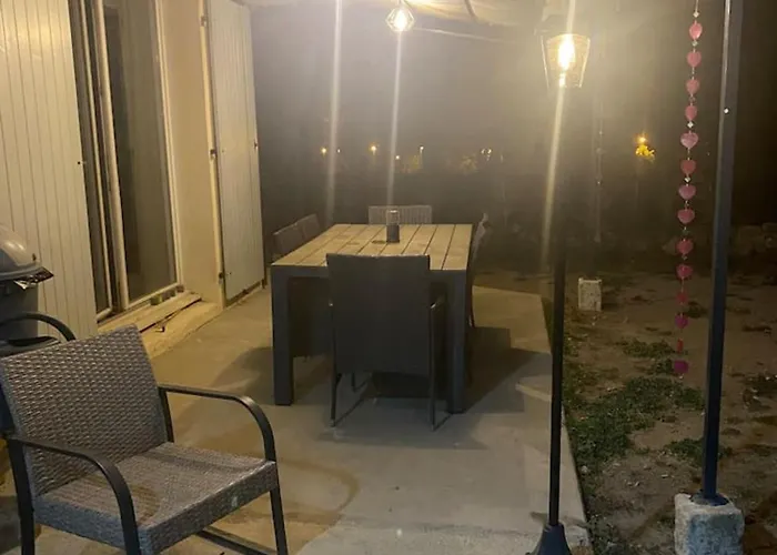 Maison Chaleureuse A Avec Magnifique Terrasse *