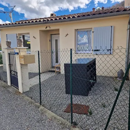Maison Chaleureuse à Avec Magnifique Terrasse Casa de Férias *
