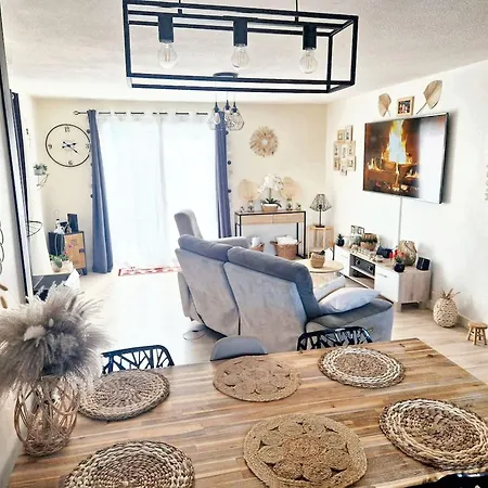 Maison Chaleureuse à Avec Magnifique Terrasse Casa de Férias Forcalquier