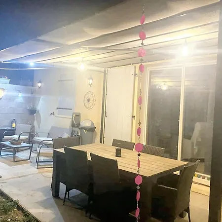 Maison Chaleureuse A Avec Magnifique Terrasse *