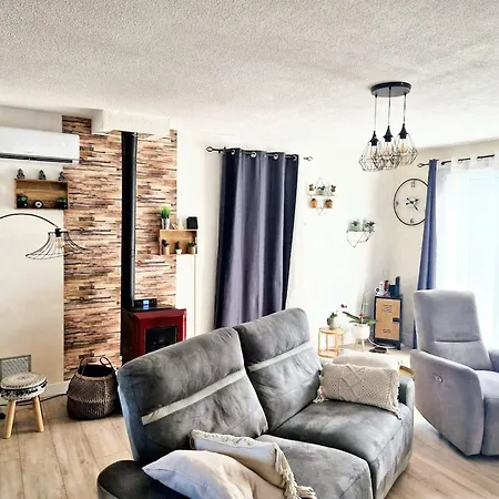 Casa de Férias Maison Chaleureuse à Avec Magnifique Terrasse