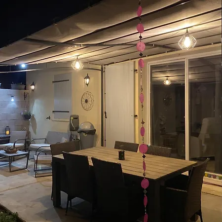 Maison Chaleureuse à Avec Magnifique Terrasse Casa de Férias