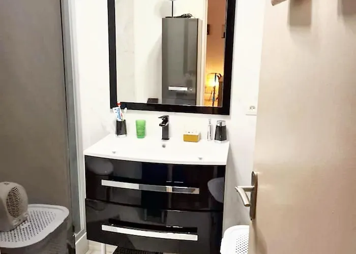 Holiday home Maison Chaleureuse A Avec Magnifique Terrasse Forcalquier