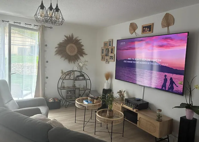 Holiday home Maison Chaleureuse A Avec Magnifique Terrasse